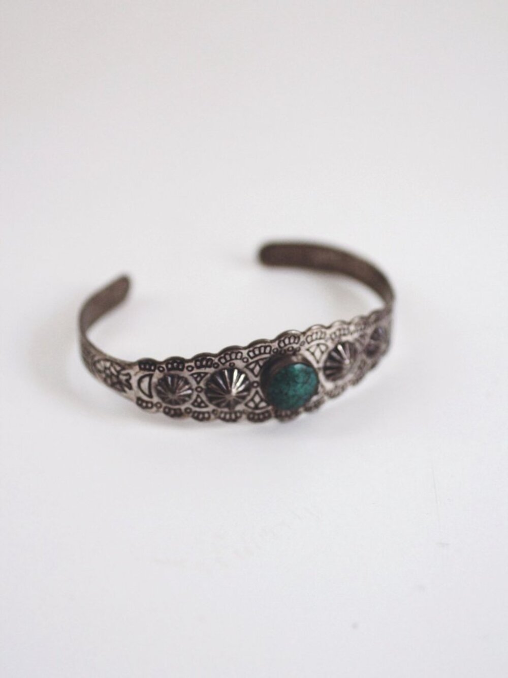 Vintage Southwestern Sterling Silver Turquoise Cuff Bracelet Stamped Scalloped - Picture 5 of 8